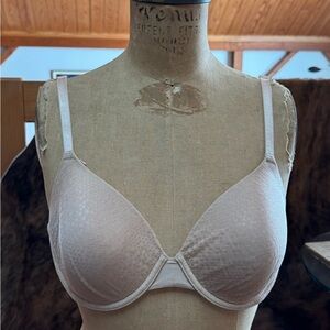 Natori Underwire T Shirt Bra 36B Beige Gently Worn
